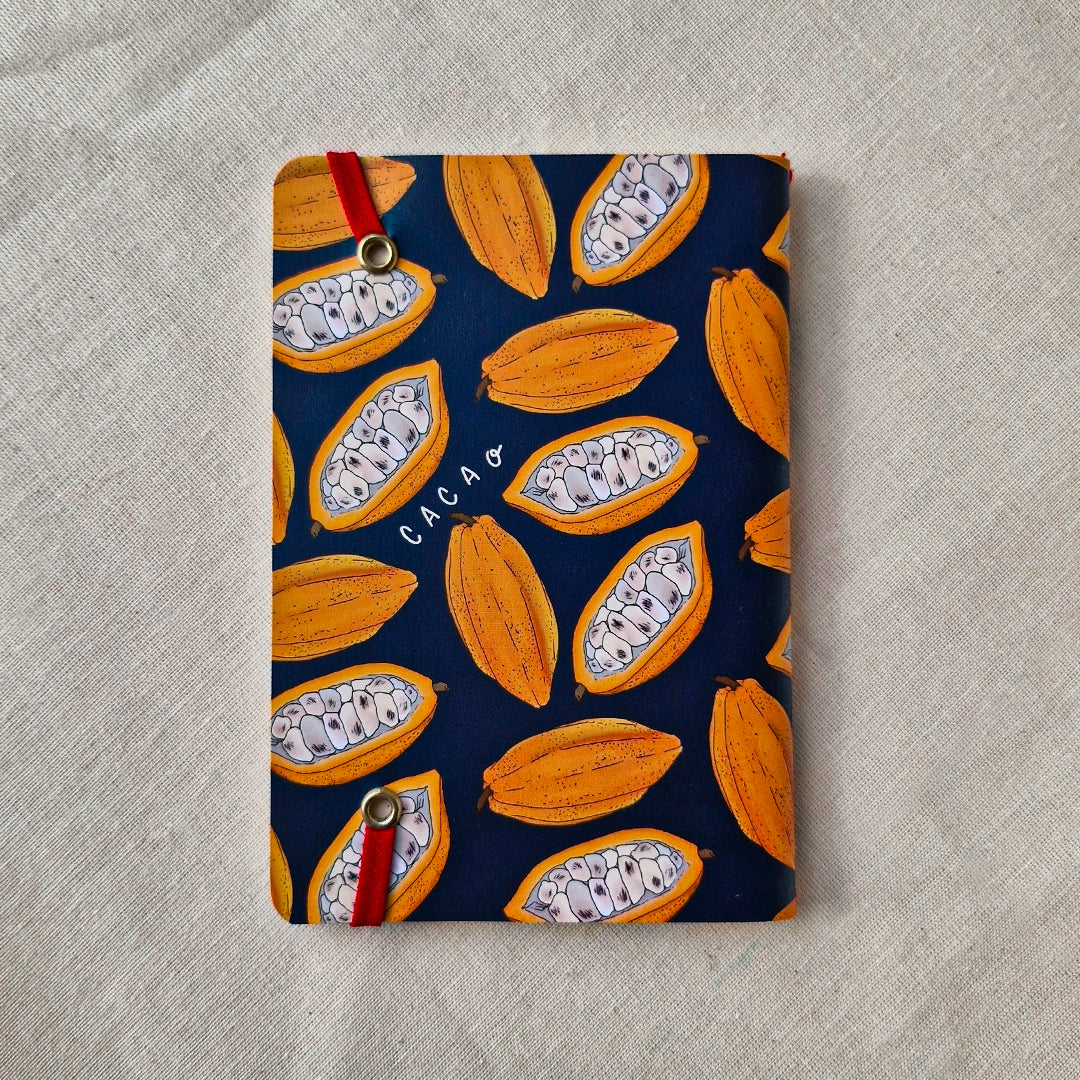 Reverso de la libreta ilustrada de la fruta del cacao