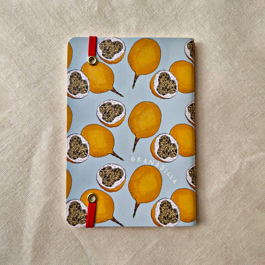 Reverso de libreta ilustrada con granadillas