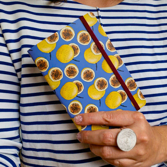 Libreta ilustrada de la fruta del maracuyá