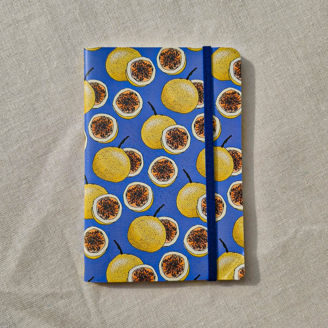 Libreta ilustrada con maracuyás
