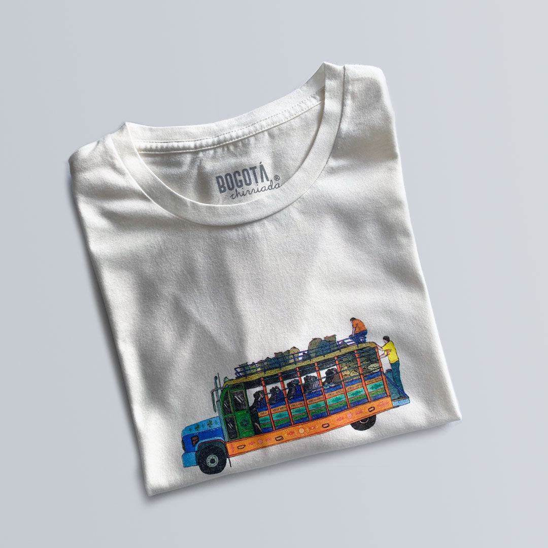 Camiseta ilustrada con chiva colombiana